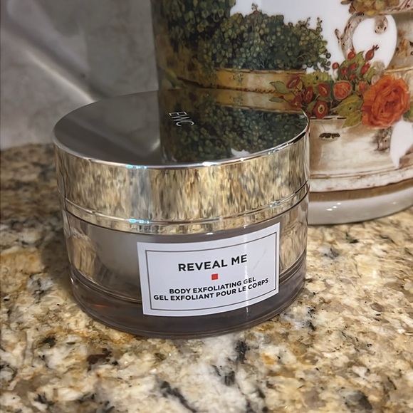 EWC European Wax Center Reveal Me Body Exfoliating Gel 3.4oz Before/After Waxing - Picture 1 of 5